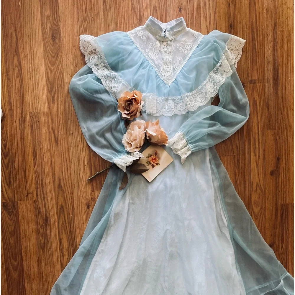 Vintage 1970s Cottagecore prairie dress in storm cloud blue lace chiffon puff - Picture 4 of 11